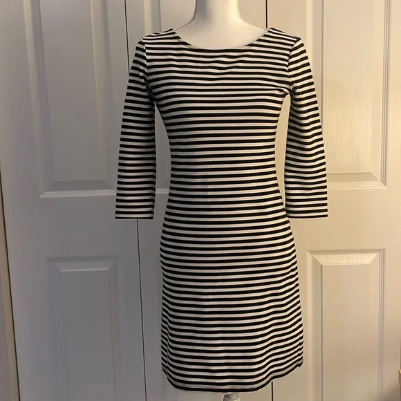 old navy black and white striped dress Black and white striped long sleeve t-shirt,